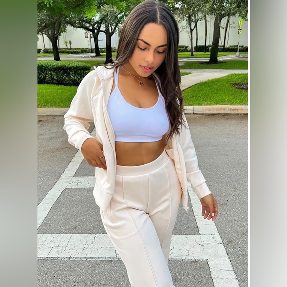 Fabletics Plush Interlock Wide Leg Pant medium. Oat color. Great condition! - Picture 3 of 12